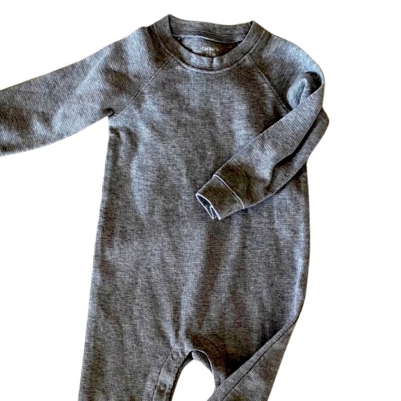 Carters Baby Gray Long Sleeve Jumpsuit 24 MO (1 Pc) Never worn Soft Waffle Knit - Picture 1 of 9